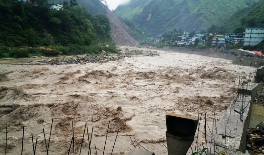 लगातारको बर्षाले नदी तथा खोलामा बाढी, सतर्क रहन आग्रह